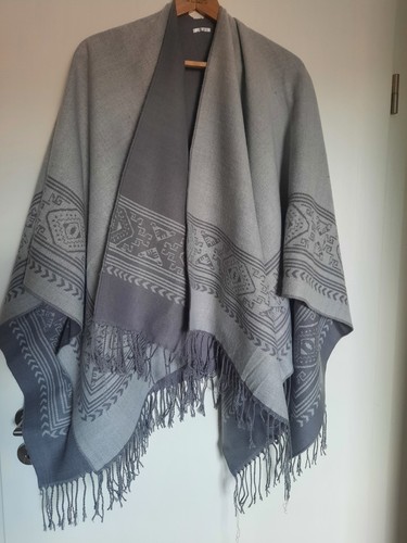 Damen poncho umhang cape grau - poncho/umhang/cape,